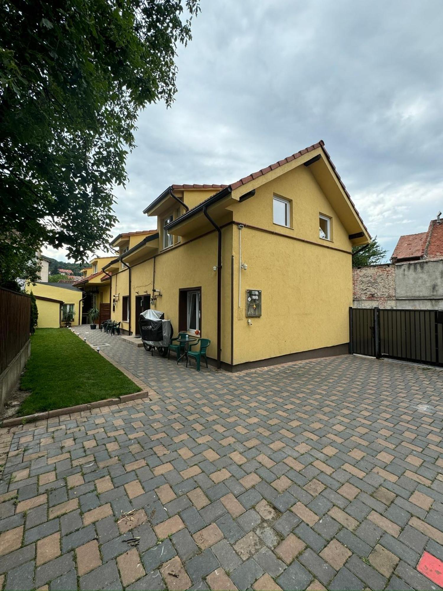 Apartamente De Inchiriat Lucky House Braşov Exterior foto